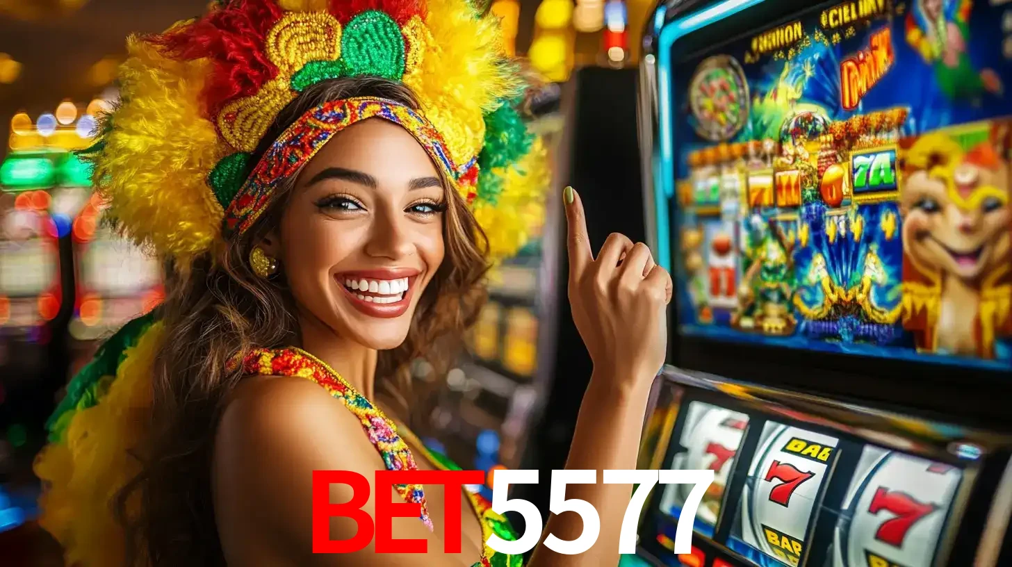 Mulher animada com um cocar de carnaval apontando para uma máquina de caça-níqueis, mostrando a emoção de ganhar um grande prêmio nos jogos do BET5577.